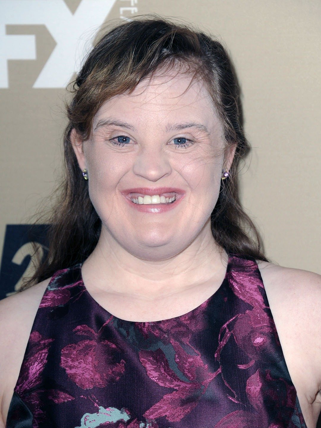 How tall is Jamie Brewer?